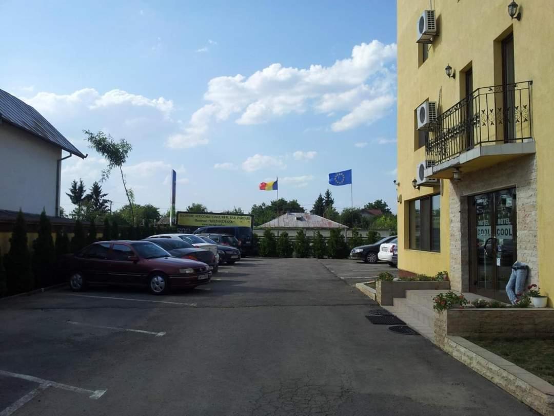 Motel Cool Barcanesti Ngoại thất bức ảnh